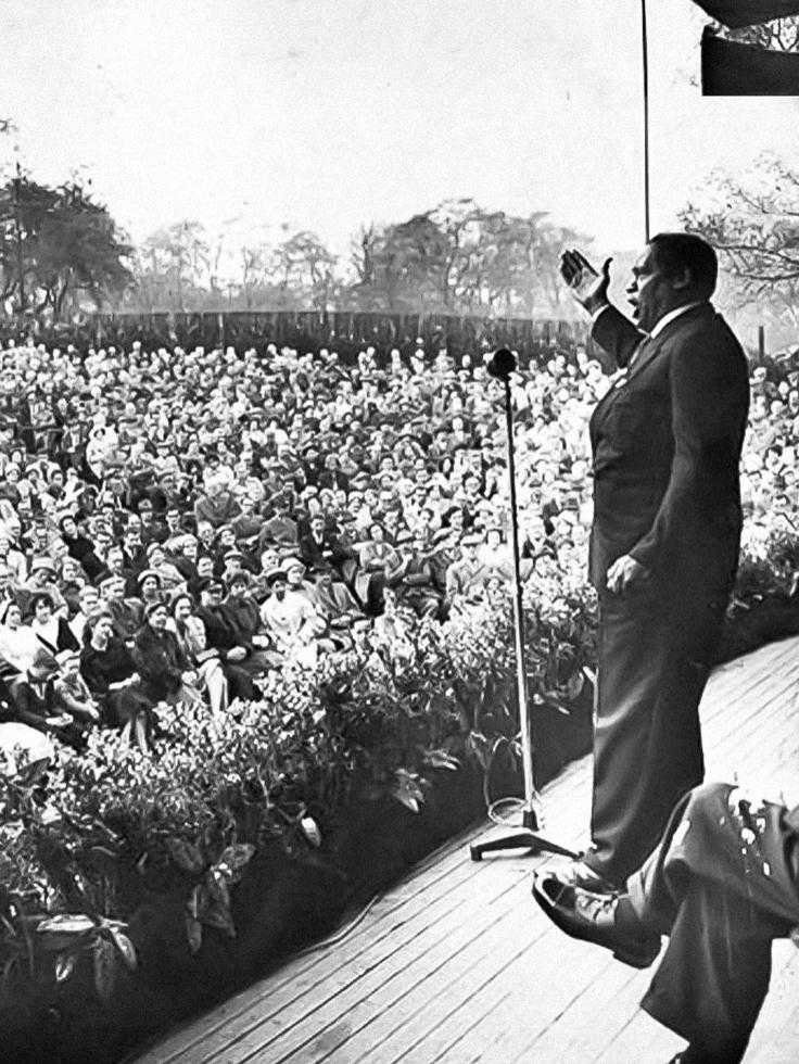 Paul Robeson singing at Queens Park